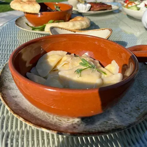 Colțunași umpluți cu carne în sos de ciuperci